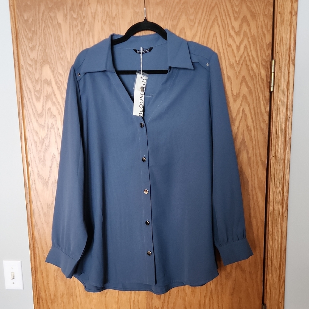 New With Tags Blue Button-Up Women's Blouse From Bloomchic Size 18/20